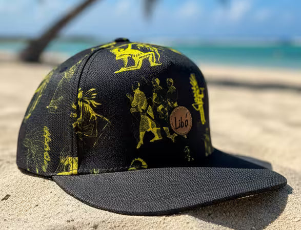 LIBÓ - Gorra Snapback Cacique Unisex, Visera Flexible (Plana o Curva), con Estampado Inspirado en Líderes Ancestrales, Cierre Ajustable 35% descuento