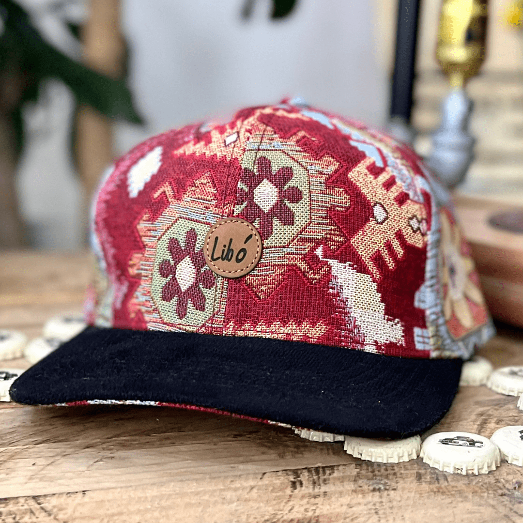 LIBÓ - Gorra Snapback Ancestral con Diseño Exclusivo de Arte Étnico, Visera Flexible y Ajustable 35% descuento