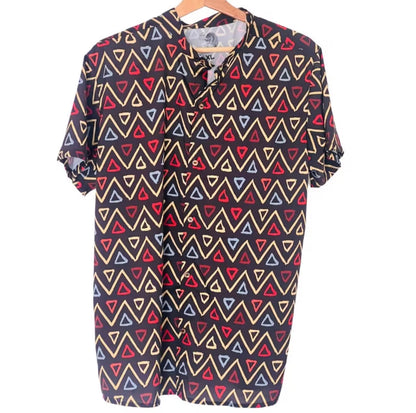 LIBÓ - Camisa Flechas con Diseño Tribal Geométrico, de Poliéster Reciclado, Hecha en Colombia